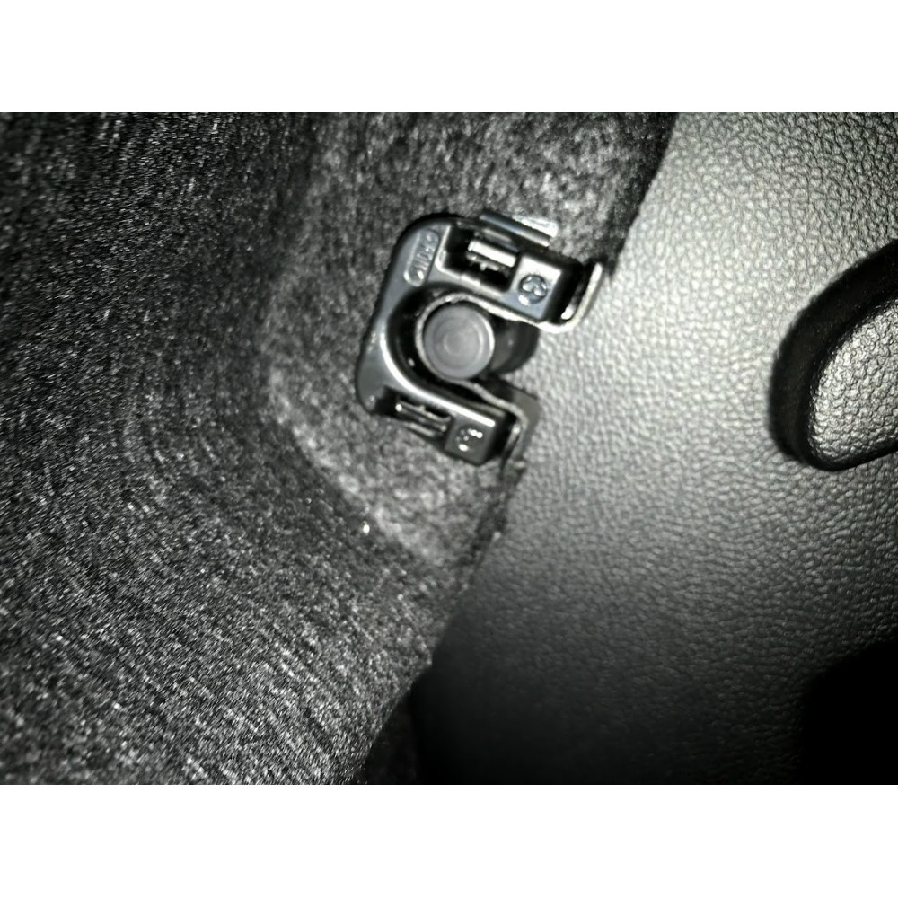 Зажим для полки багажника Ford Focus, Fiesta, Mondeo (1)